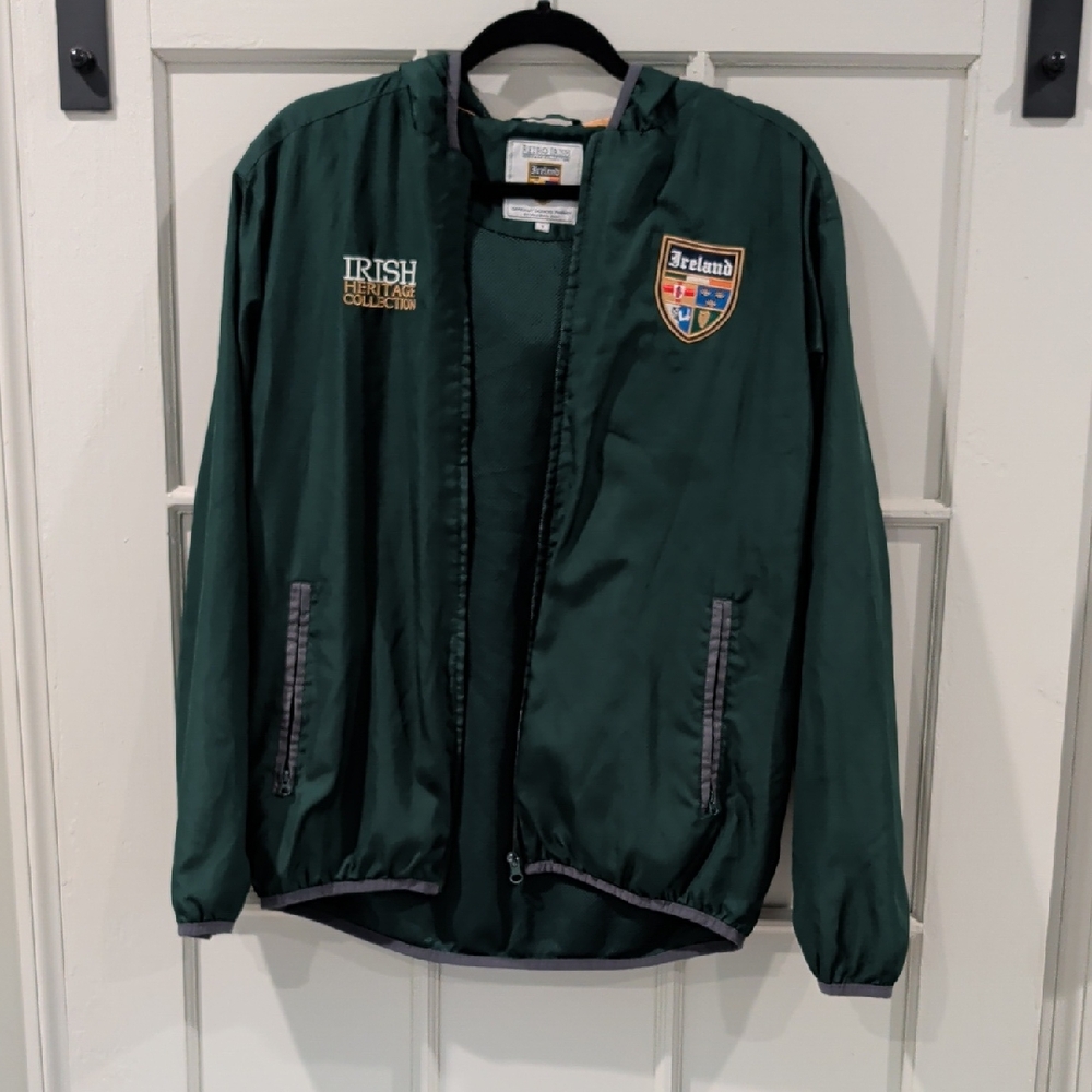 Unisex Retro Irish Heritage Green Windbreaker